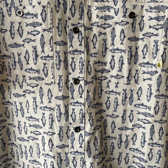 🐟 🎣 NWT Lake & Trail Men's Blue Fish Print Shirt size L - Picture 2 of 8